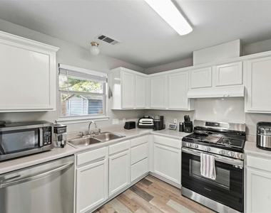 9000 Wellesley Dr - Photo Thumbnail 17