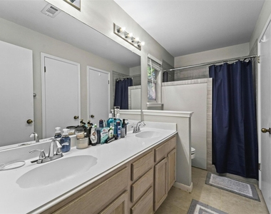 9000 Wellesley Dr - Photo Thumbnail 4