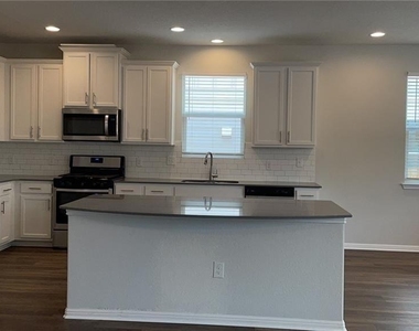 233 Hauser Dr - Photo Thumbnail 5