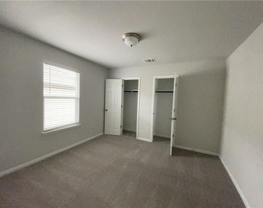 233 Hauser Dr - Photo Thumbnail 17