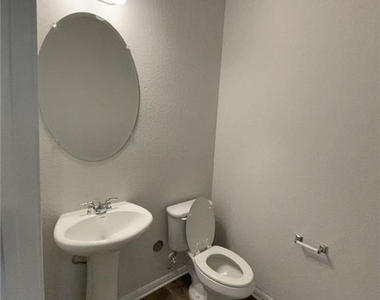 233 Hauser Dr - Photo Thumbnail 9