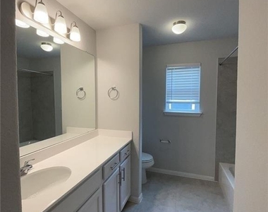 233 Hauser Dr - Photo Thumbnail 16