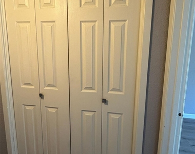 2600 Penny Ln - Photo Thumbnail 5