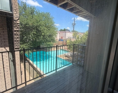 2600 Penny Ln - Photo Thumbnail 9
