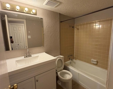 2600 Penny Ln - Photo Thumbnail 6