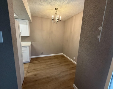 2600 Penny Ln - Photo Thumbnail 3