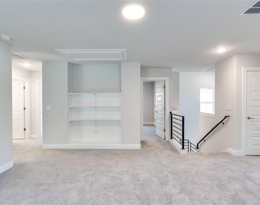 1005 Legend Milton Ln - Photo Thumbnail 16