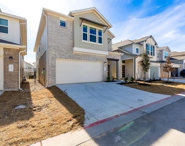 1005 Legend Milton Ln - Photo Thumbnail 1