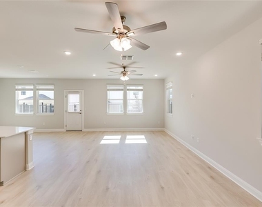 1005 Legend Milton Ln - Photo Thumbnail 5