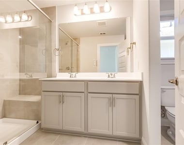 1005 Legend Milton Ln - Photo Thumbnail 21