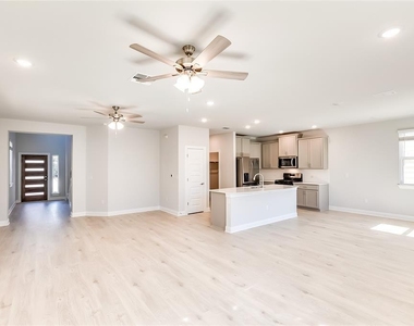 1005 Legend Milton Ln - Photo Thumbnail 6