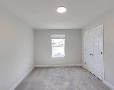 1005 Legend Milton Ln - Photo Thumbnail 24