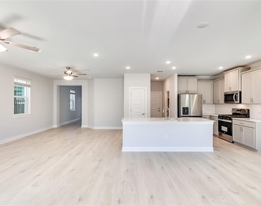 1005 Legend Milton Ln - Photo Thumbnail 8