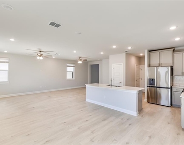 1005 Legend Milton Ln - Photo Thumbnail 14