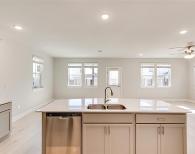 1005 Legend Milton Ln - Photo Thumbnail 12