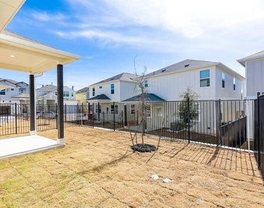 1005 Legend Milton Ln - Photo Thumbnail 33