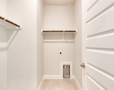 1005 Legend Milton Ln - Photo Thumbnail 27