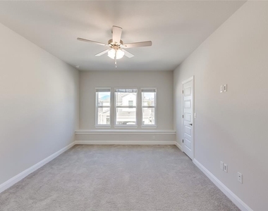 1005 Legend Milton Ln - Photo Thumbnail 18