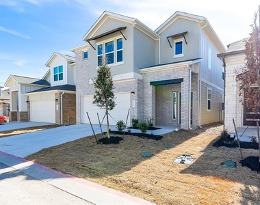 1005 Legend Milton Ln - Photo Thumbnail 2