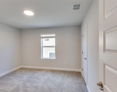 1005 Legend Milton Ln - Photo Thumbnail 23