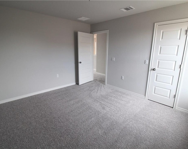 1320 Ambler Dr - Photo Thumbnail 13