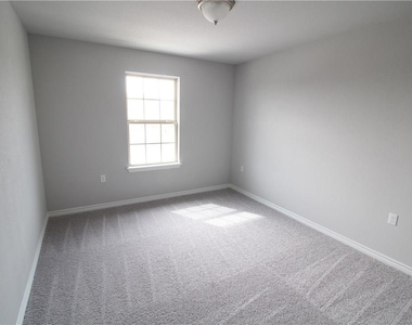 1320 Ambler Dr - Photo Thumbnail 14