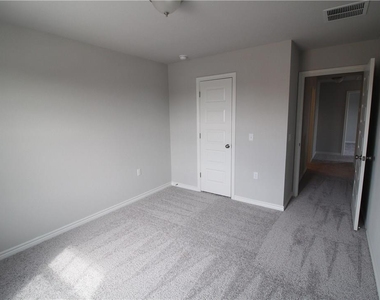1320 Ambler Dr - Photo Thumbnail 15