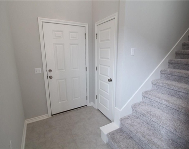 1320 Ambler Dr - Photo Thumbnail 2