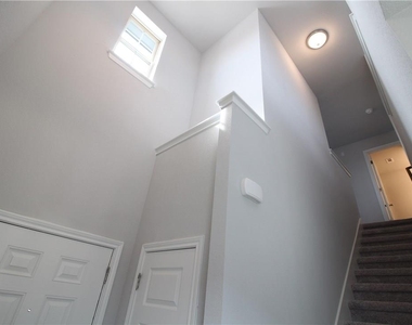 1320 Ambler Dr - Photo Thumbnail 3