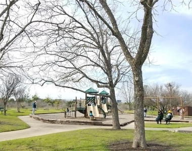 1320 Ambler Dr - Photo Thumbnail 23