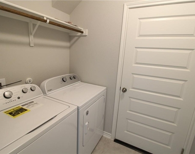 1320 Ambler Dr - Photo Thumbnail 19