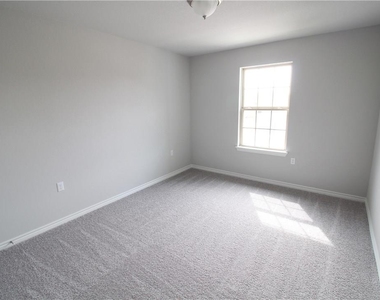 1320 Ambler Dr - Photo Thumbnail 16