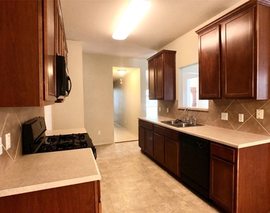2141 Pearson Way - Photo Thumbnail 4