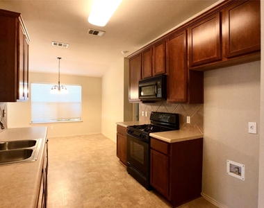 2141 Pearson Way - Photo Thumbnail 7