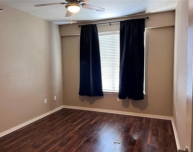 2505 San Gabriel St - Photo Thumbnail 10