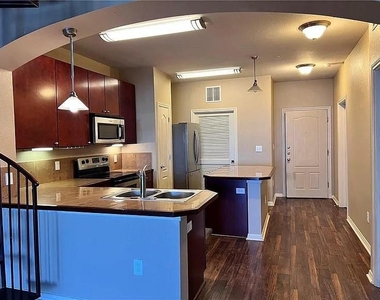 2505 San Gabriel St - Photo Thumbnail 2