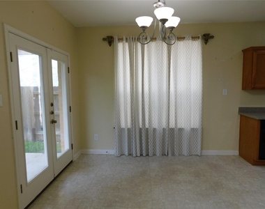 1511 Homewood Cir - Photo Thumbnail 3