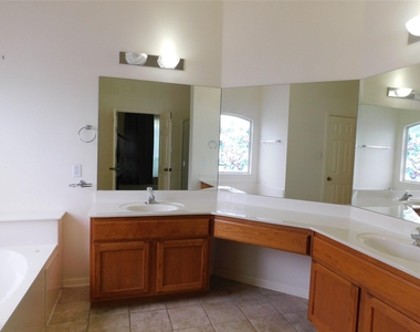 1511 Homewood Cir - Photo Thumbnail 10