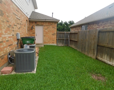 1511 Homewood Cir - Photo Thumbnail 21
