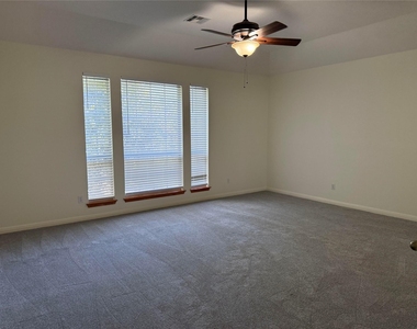 1511 Homewood Cir - Photo Thumbnail 8