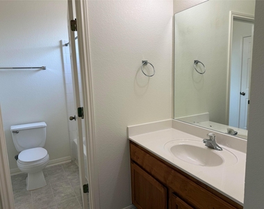 1511 Homewood Cir - Photo Thumbnail 17
