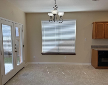 1511 Homewood Cir - Photo Thumbnail 4