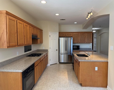 1511 Homewood Cir - Photo Thumbnail 3