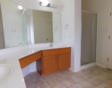 1511 Homewood Cir - Photo Thumbnail 11