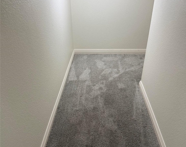 1511 Homewood Cir - Photo Thumbnail 18