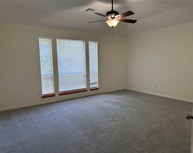 1511 Homewood Cir - Photo Thumbnail 9