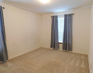 1511 Homewood Cir - Photo Thumbnail 15