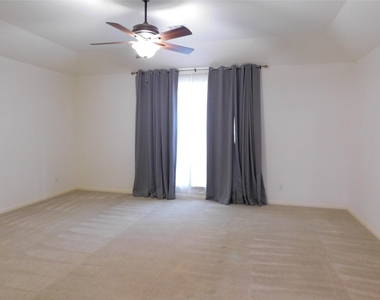 1511 Homewood Cir - Photo Thumbnail 8