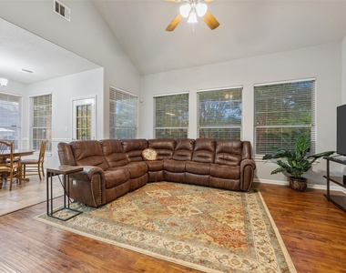 4435 Hunters Lodge Dr - Photo Thumbnail 10
