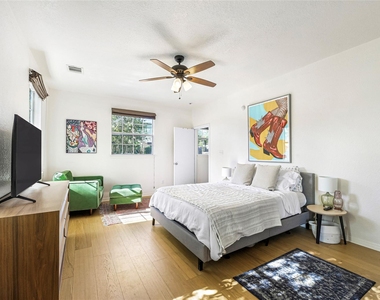 2921 E 14th St - Photo Thumbnail 11